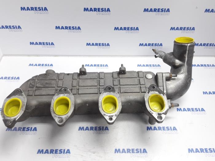 Używane Kolektor dolotowy Peugeot Boxer (244) 2.8 HDi 127 Cena € 90,75 Z VAT oferowane przez Maresia Parts