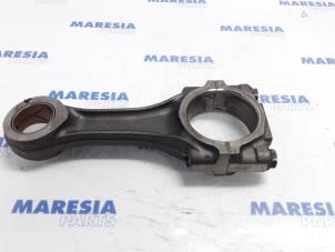 Used Connecting rod Peugeot Boxer (244) 2.8 HDi 127 Price € 60,50 Inclusive VAT offered by Maresia Parts