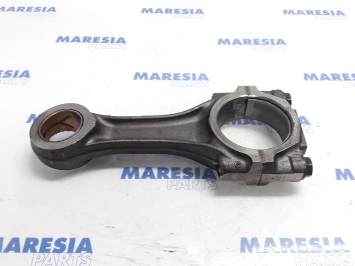 Usagé Bielle Peugeot Boxer (244) 2.8 HDi 127 Prix € 60,50 Prix TTC proposé par Maresia Parts