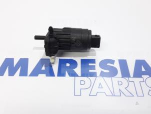 Używane Pompa spryskiwacza przód Fiat Panda (312) 0.9 TwinAir 60 Cena € 15,00 Procedura marży oferowane przez Maresia Parts