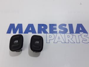 Używane Przelacznik combi okienny Fiat Panda (312) 0.9 TwinAir 60 Cena € 40,00 Procedura marży oferowane przez Maresia Parts