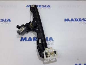 Used Window mechanism 4-door, front right Fiat Panda (312) 0.9 TwinAir 60 Price € 50,00 Margin scheme offered by Maresia Parts