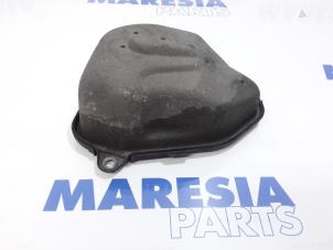 Used Gearbox cover Peugeot 207 CC (WB) 1.6 16V Price € 35,00 Margin scheme offered by Maresia Parts