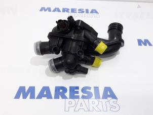 Używane Obudowa termostatu Citroen C3 (SC) 1.6 16V VTi 120 Cena € 60,00 Procedura marży oferowane przez Maresia Parts