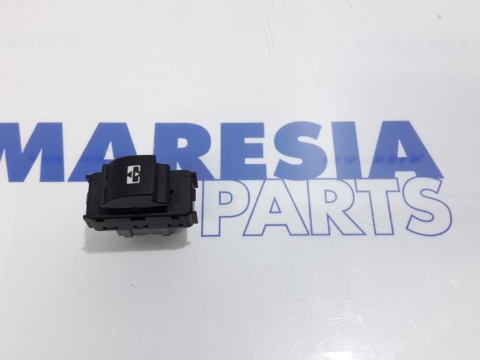 Gebrauchte Schalter Peugeot 2008 (CU) 1.2 12V e-THP PureTech 130 Preis € 20,00 Margenregelung angeboten von Maresia Parts
