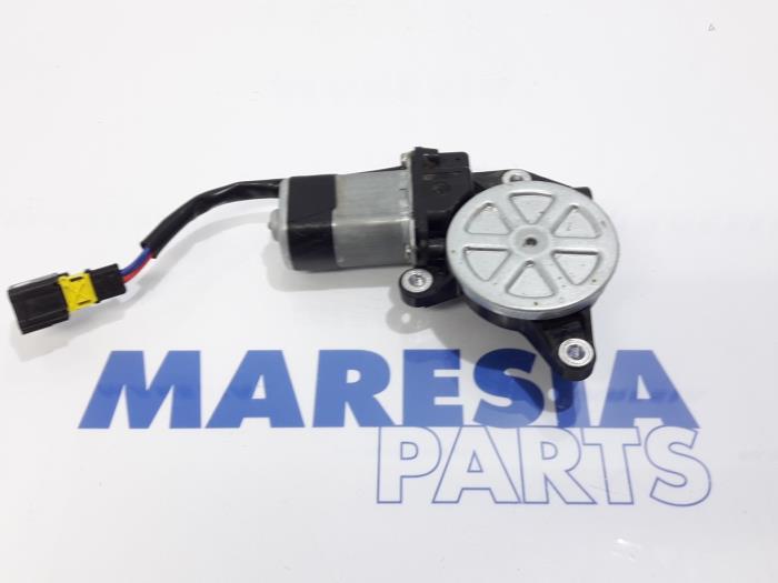 Używane Silnik szyberdachu Peugeot 2008 (CU) 1.2 12V e-THP PureTech 130 Cena € 105,00 Procedura marży oferowane przez Maresia Parts