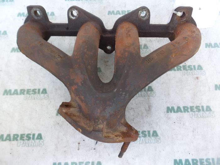 Używane Kolektor wydechowy Renault Twingo (C06) 1.2 Cena € 40,00 Procedura marży oferowane przez Maresia Parts