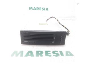Używane Zmieniarka CD Peugeot 307 CC (3B) 2.0 16V Cena € 50,00 Procedura marży oferowane przez Maresia Parts
