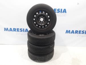 Usagé Kit jantes + pneus d'hivers Peugeot 208 Prix € 262,50 Règlement à la marge proposé par Maresia Parts