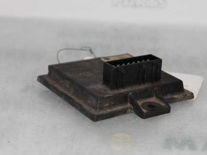 Usagé Ordinateur éclairage Peugeot 607 (9D/U) 2.2 HDi 16V FAP Prix € 90,00 Règlement à la marge proposé par Maresia Parts