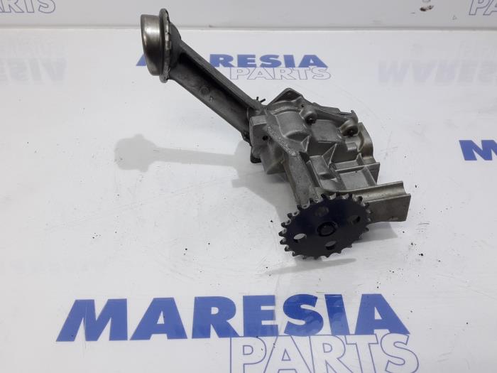 Używane Pompa oleju Renault Megane III Grandtour (KZ) 1.5 dCi 110 Cena € 50,00 Procedura marży oferowane przez Maresia Parts