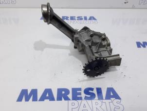 Used Oil pump Renault Megane III Grandtour (KZ) 1.5 dCi 110 Price € 50,00 Margin scheme offered by Maresia Parts