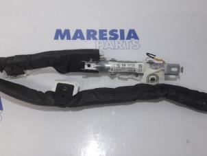Used Roof curtain airbag, right Fiat 500 (312) 0.9 TwinAir 80 Price € 50,00 Margin scheme offered by Maresia Parts
