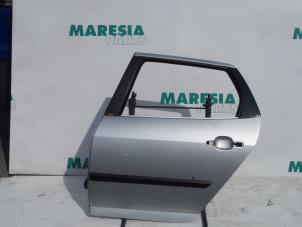 Używane Drzwi lewe tylne wersja 4-drzwiowa Peugeot 407 SW (6E) 1.8 16V Cena € 105,00 Procedura marży oferowane przez Maresia Parts