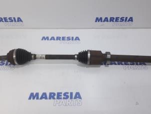 Used Front drive shaft, right Renault Clio IV (5R) 0.9 Energy TCE 90 12V Price € 60,00 Margin scheme offered by Maresia Parts