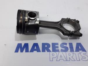 Usagé Piston Fiat Bravo (198A) 1.6 JTD Multijet 105 Prix € 75,00 Règlement à la marge proposé par Maresia Parts