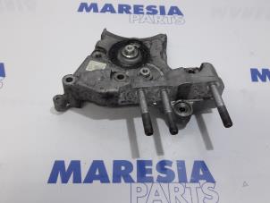 Usagé Support moteur Fiat Bravo (198A) 1.6 JTD Multijet 105 Prix € 40,00 Règlement à la marge proposé par Maresia Parts