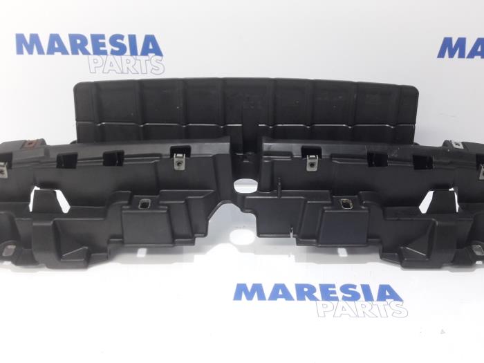 Begagnade Front Fiat Punto Evo (199) 1.3 JTD Multijet 85 16V Euro 5 Pris € 25,00 Marginaltabell erbjuds av Maresia Parts