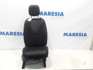 Używane Fotel prawy Renault Clio IV (5R) 0.9 Energy TCE 90 12V Cena € 105,00 Procedura marży oferowane przez Maresia Parts