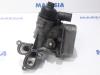 Oil filter holder from a Renault Trafic New (FL) 2.0 dCi 16V 90 2007