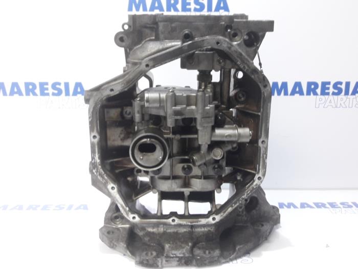 Usagé Couvercle carter Renault Scénic III (JZ) 2.0 16V CVT Prix € 105,00 Règlement à la marge proposé par Maresia Parts
