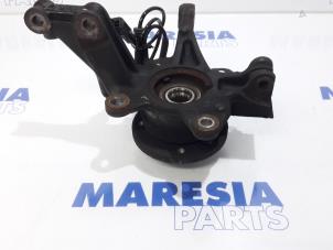 Used Knuckle, front right Renault Clio IV (5R) 0.9 Energy TCE 90 12V Price € 60,00 Margin scheme offered by Maresia Parts