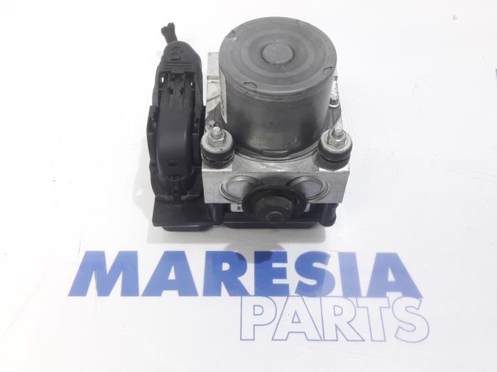 Begagnade ABS-pump Fiat 500 (312) 0.9 TwinAir 80 Pris € 105,00 Marginaltabell erbjuds av Maresia Parts