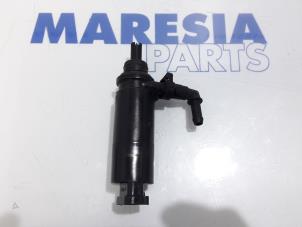 Used Windscreen washer pump Fiat 500 (312) 0.9 TwinAir 80 Price € 15,00 Margin scheme offered by Maresia Parts