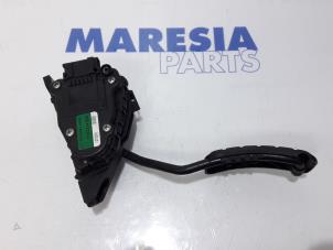 Usados Sensor de posición de acelerador Renault Master III (FD/HD) 2.5 dCi 16V Precio € 42,35 IVA incluido ofrecido por Maresia Parts