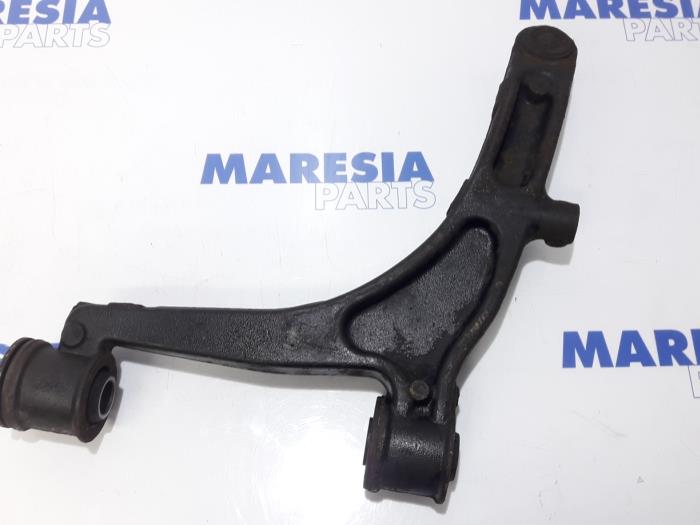 Front lower wishbone, right from a Renault Master III (FD/HD) 2.5 dCi 16V 2003
