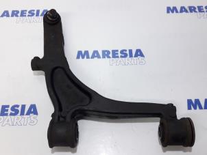 Usagé Bras de suspension bas avant droit Renault Master III (FD/HD) 2.5 dCi 16V Prix € 60,50 Prix TTC proposé par Maresia Parts