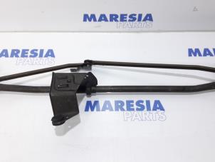 Used Wiper mechanism Renault Master III (FD/HD) 2.5 dCi 16V Price € 60,50 Inclusive VAT offered by Maresia Parts