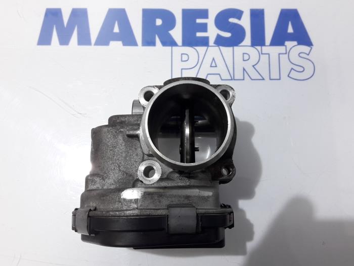 Throttle body from a Peugeot 308 SW (4E/H) 1.6 HDiF 16V 2013