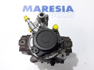 Used Mechanical fuel pump Peugeot 308 SW (4E/H) 1.6 HDiF 16V Price € 246,75 Margin scheme offered by Maresia Parts