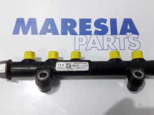 Used Fuel injector nozzle Peugeot 308 SW (4E/H) 1.6 HDiF 16V Price € 50,00 Margin scheme offered by Maresia Parts