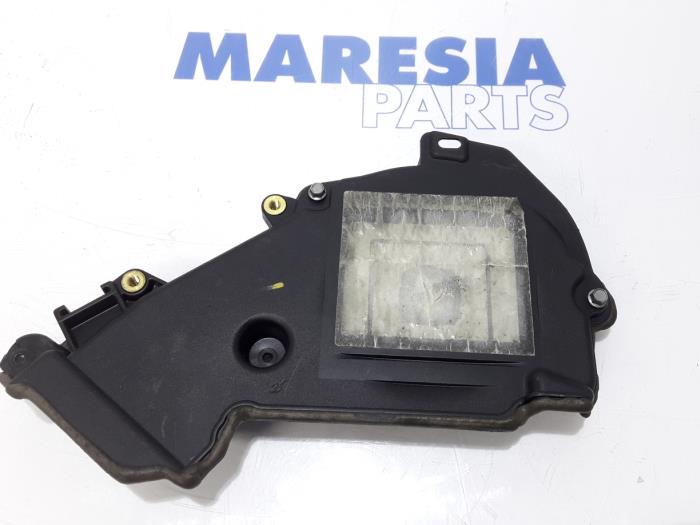 Usagé Couvercle de distribution Peugeot 308 SW (4E/H) 1.6 HDiF 16V Prix € 25,00 Règlement à la marge proposé par Maresia Parts