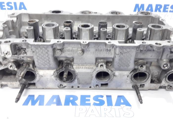 Cylinder head from a Citroën Berlingo Multispace 1.6 Hdi 16V 90 2009