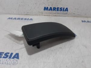 Used Armrest Renault Megane III Grandtour (KZ) 1.5 dCi 110 Price € 50,00 Margin scheme offered by Maresia Parts