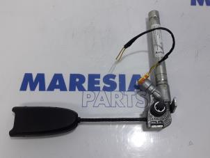 Usagé Tendeur de ceinture gauche Fiat Punto Evo (199) 1.3 JTD Multijet 85 16V Euro 5 Prix € 35,00 Règlement à la marge proposé par Maresia Parts