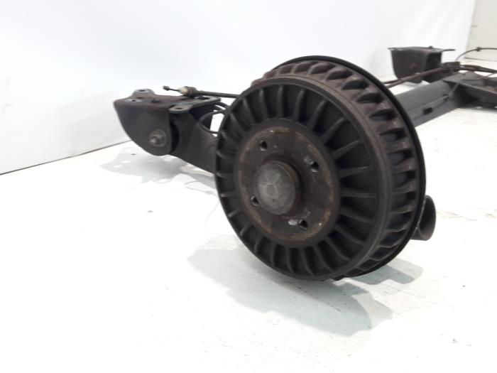 Rear-wheel drive axle from a Renault Clio IV Estate/Grandtour (7R) 1.5 Energy dCi 90 FAP 2014