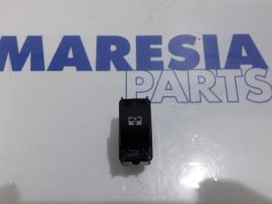 Usados Interruptor Peugeot 207 SW (WE/WU) 1.6 16V VTRi Precio € 35,00 Norma de margen ofrecido por Maresia Parts