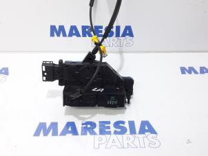 Usagé Serrure portière mécanique 4portes arrière gauche Peugeot 207 SW (WE/WU) 1.6 16V VTRi Prix € 25,00 Règlement à la marge proposé par Maresia Parts