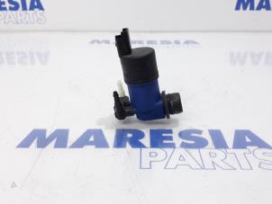 Usagé Pompe lave-glace avant Renault Clio IV (5R) 0.9 Energy TCE 90 12V Prix € 10,00 Règlement à la marge proposé par Maresia Parts