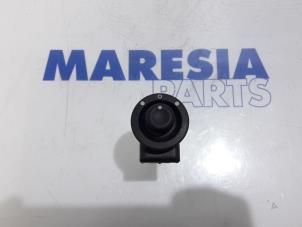 Used Mirror switch Renault Clio IV (5R) 0.9 Energy TCE 90 12V Price € 25,00 Margin scheme offered by Maresia Parts