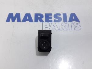 Używane Przelacznik lusterka Fiat Punto Evo (199) 1.3 JTD Multijet 85 16V Euro 5 Cena € 20,00 Procedura marży oferowane przez Maresia Parts
