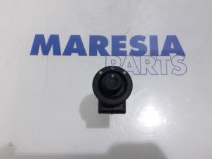 Used Mirror switch Renault Clio IV Estate/Grandtour (7R) 1.5 Energy dCi 90 FAP Price € 25,00 Margin scheme offered by Maresia Parts