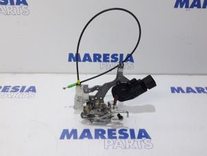 Usagé Serrure portière mécanique 2portes droite Citroen C1 1.0 12V Prix € 25,00 Règlement à la marge proposé par Maresia Parts