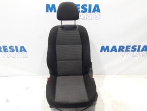 Używane Fotel lewy Peugeot 207 SW (WE/WU) 1.6 16V VTRi Cena € 75,00 Procedura marży oferowane przez Maresia Parts