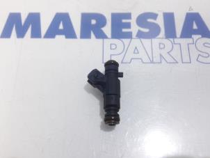 Gebrauchte Injektor (Benzineinspritzung) Peugeot 206 (2A/C/H/J/S) 1.6 XS,XT Preis € 25,00 Margenregelung angeboten von Maresia Parts