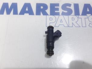 Gebrauchte Injektor (Benzineinspritzung) Peugeot 206 (2A/C/H/J/S) 1.6 XS,XT Preis € 25,00 Margenregelung angeboten von Maresia Parts